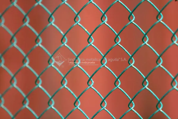 Malla galvanizada vs reja europea: cuándo usar cada una