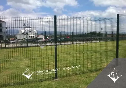 Barandas y pasamanos metálicos: tipos, normativas y usos en Guatemala