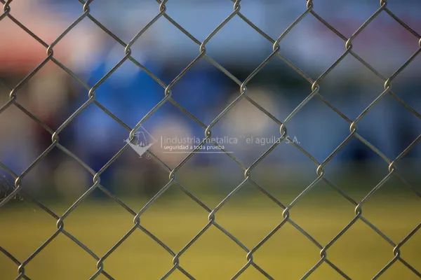 Malla ciclón para canchas deportivas: especificaciones y costos en Guatemala