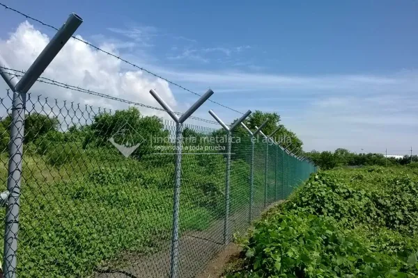 Malla ciclón vs malla electrosoldada: diferencias y cuál conviene