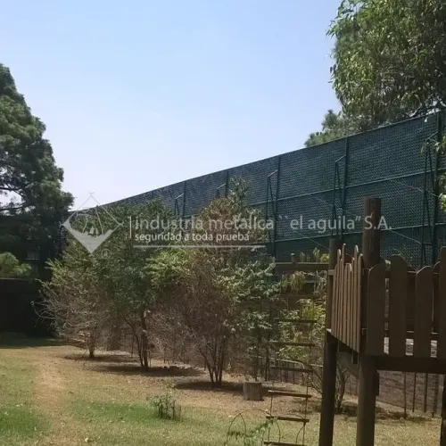 Trabajo de instalación de malla ciclón en Guatemala